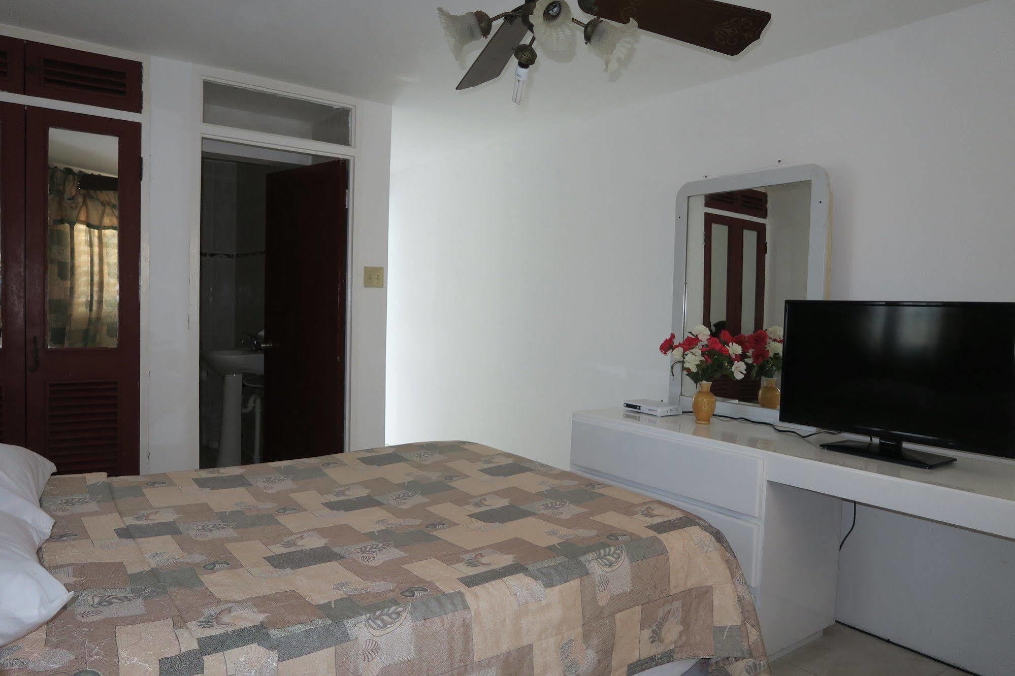 Enchanted Villas Inn Montego Bay Exterior foto