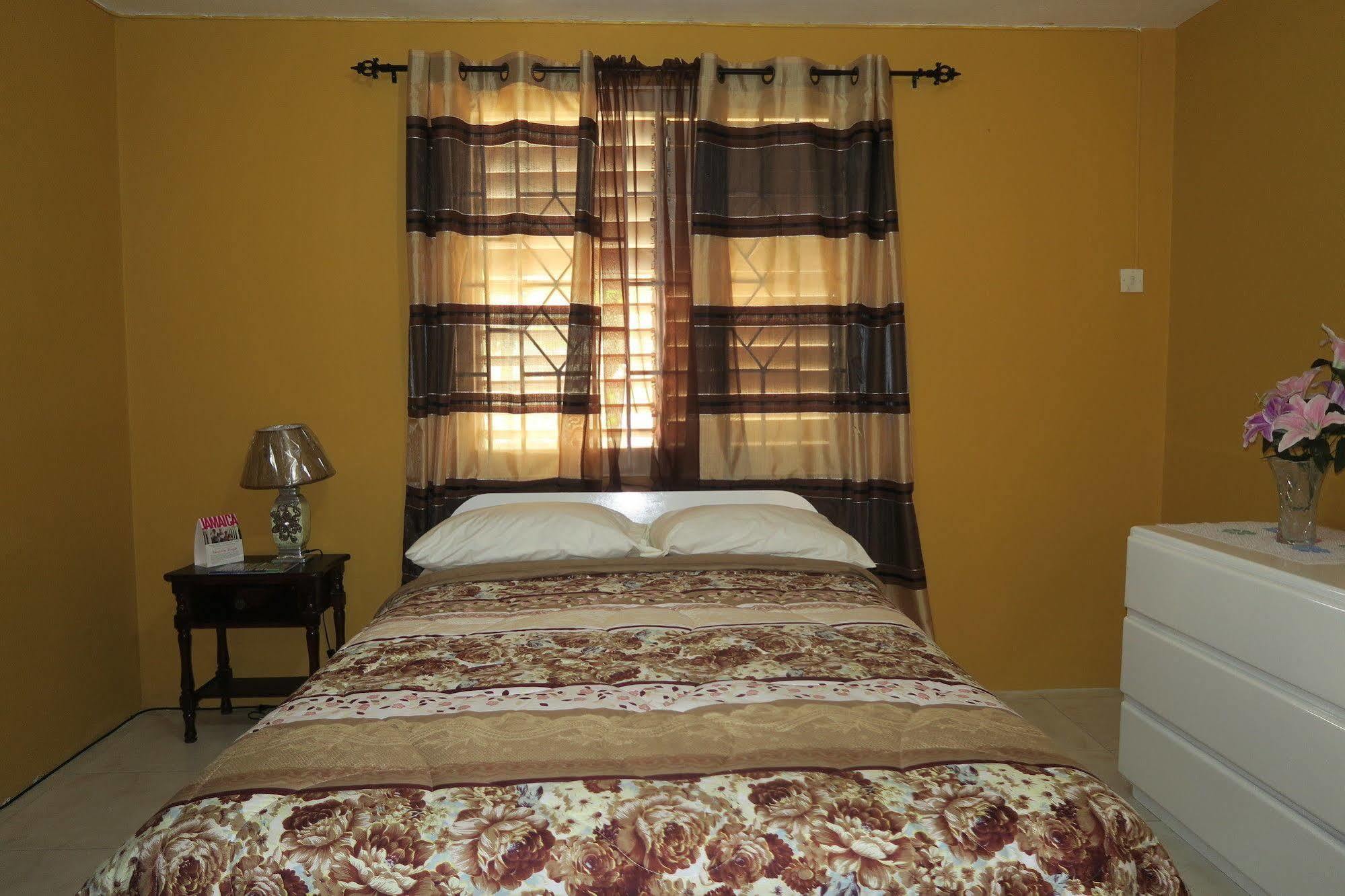 Enchanted Villas Inn Montego Bay Exterior foto